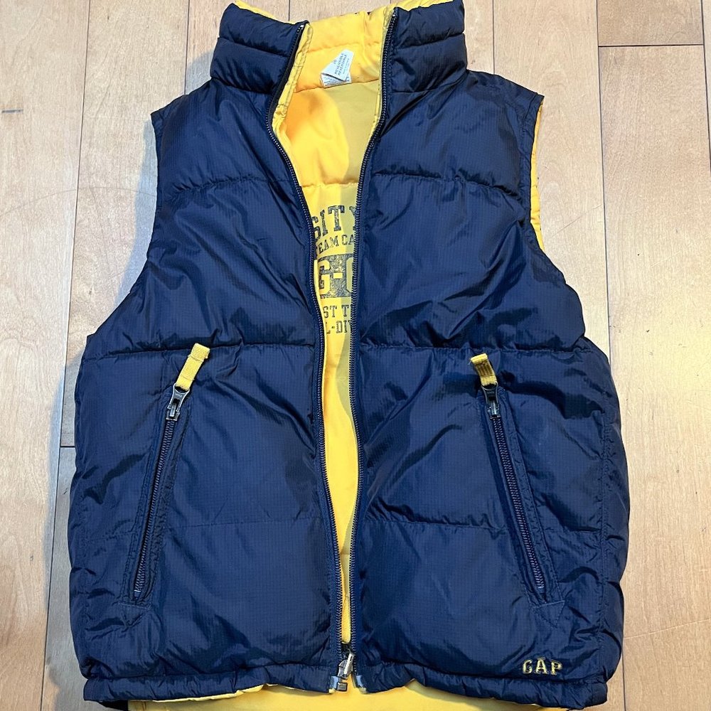 Reversible puffer vest